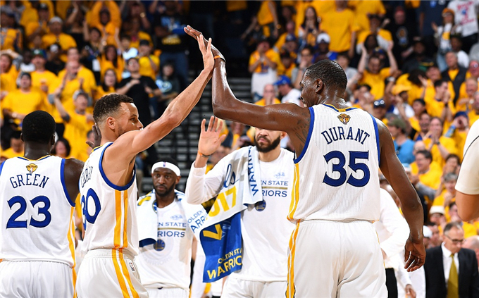 埃基蒂克：我爱英超更爱欧冠，那就是与顶级球星之间的约会